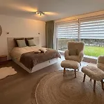 Apartment Met Tuintje Nabij Hond Welkom *